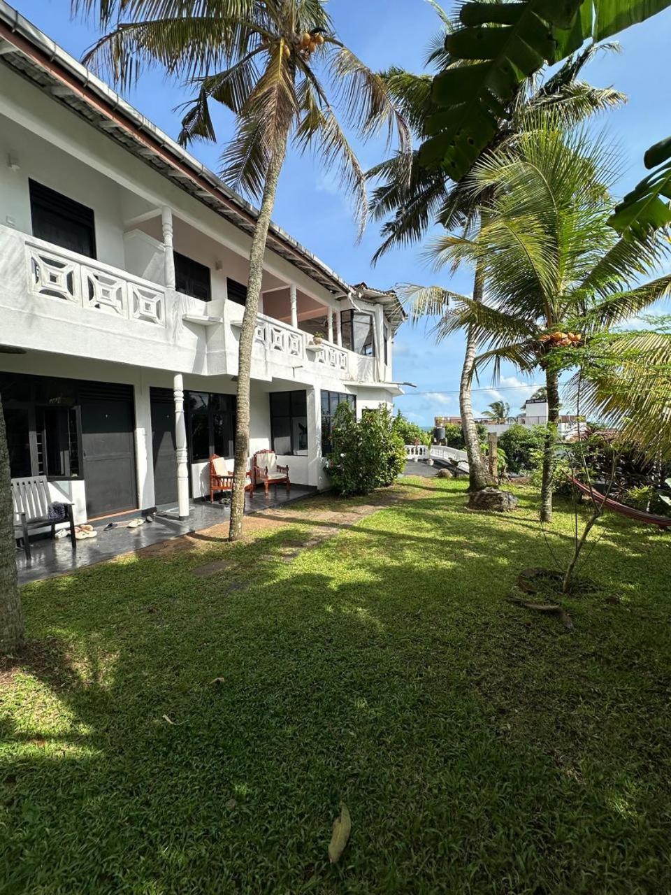 White Hill Hotel Унаватуна Екстериор снимка