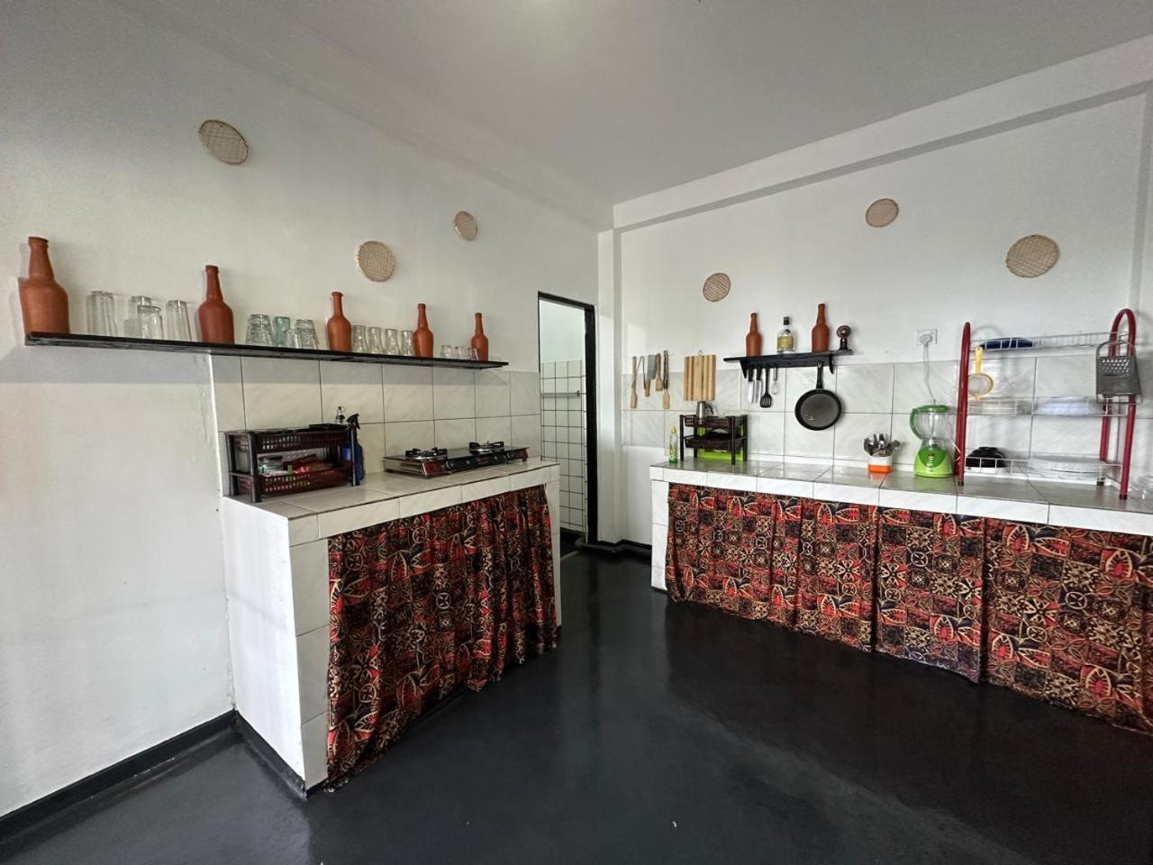White Hill Hotel Унаватуна Екстериор снимка