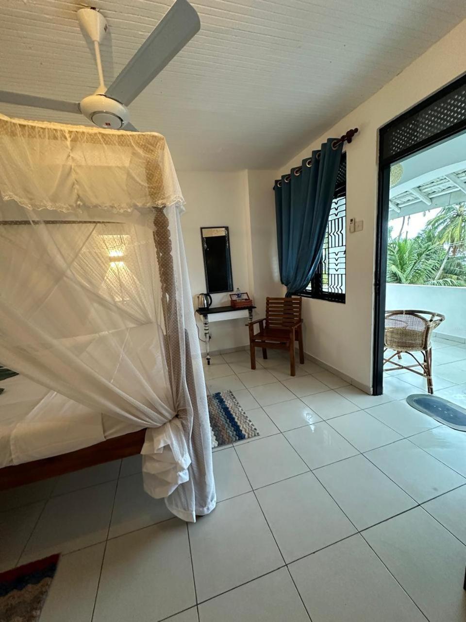 White Hill Hotel Унаватуна Екстериор снимка