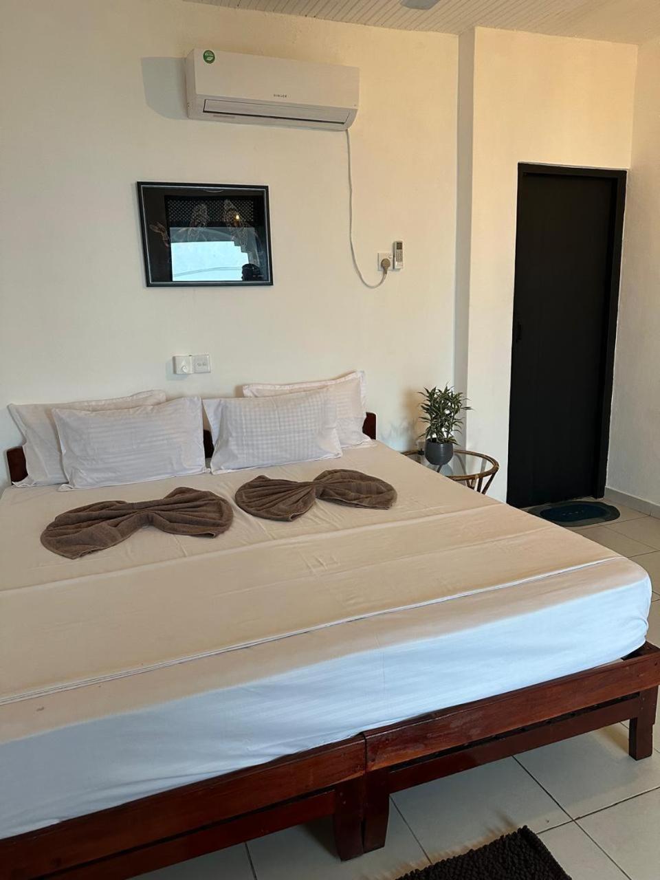 White Hill Hotel Унаватуна Екстериор снимка