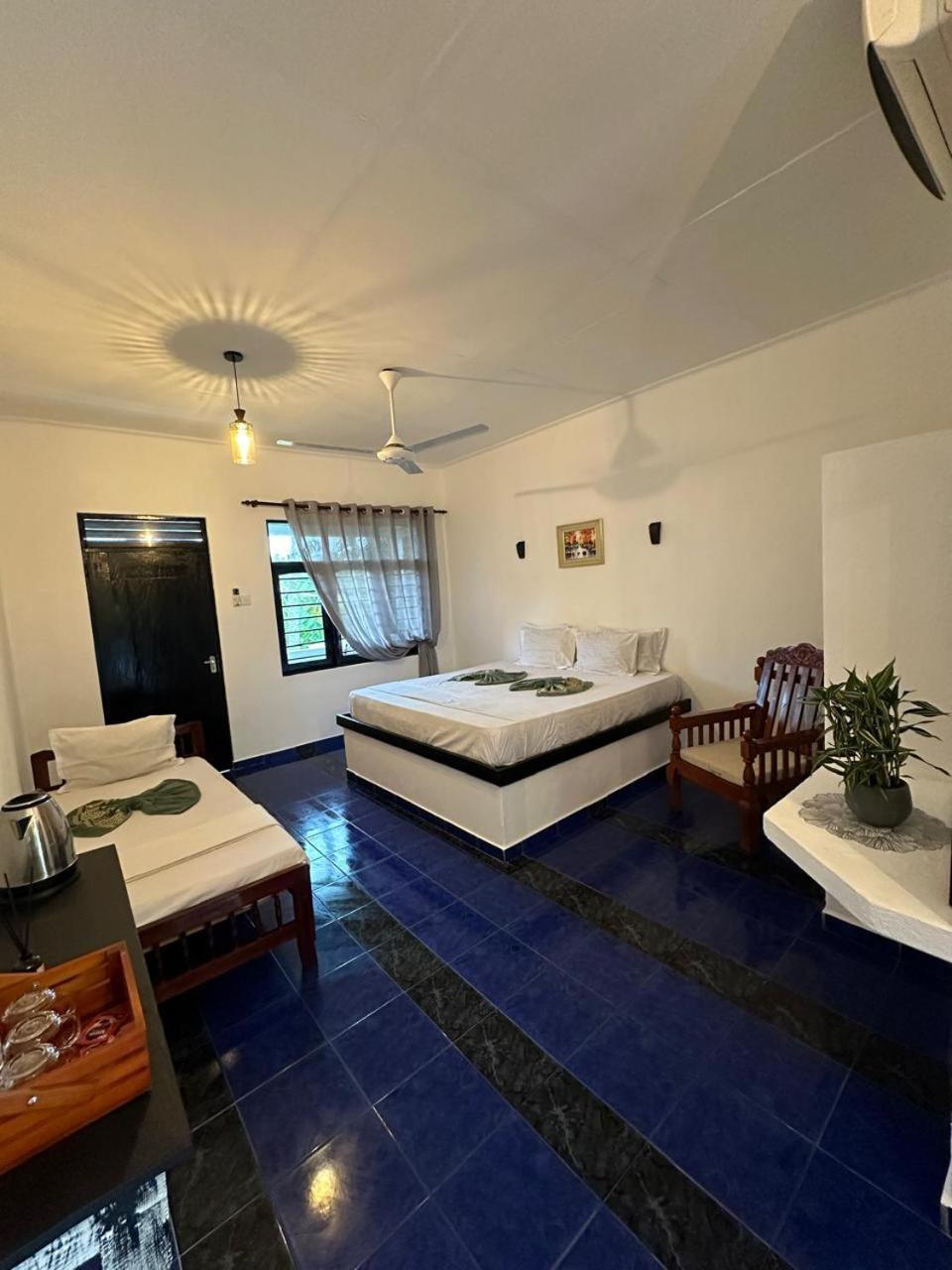 White Hill Hotel Унаватуна Екстериор снимка