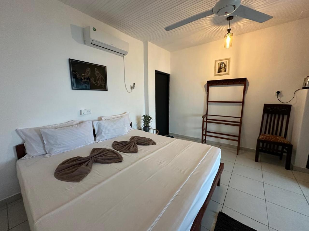 White Hill Hotel Унаватуна Екстериор снимка