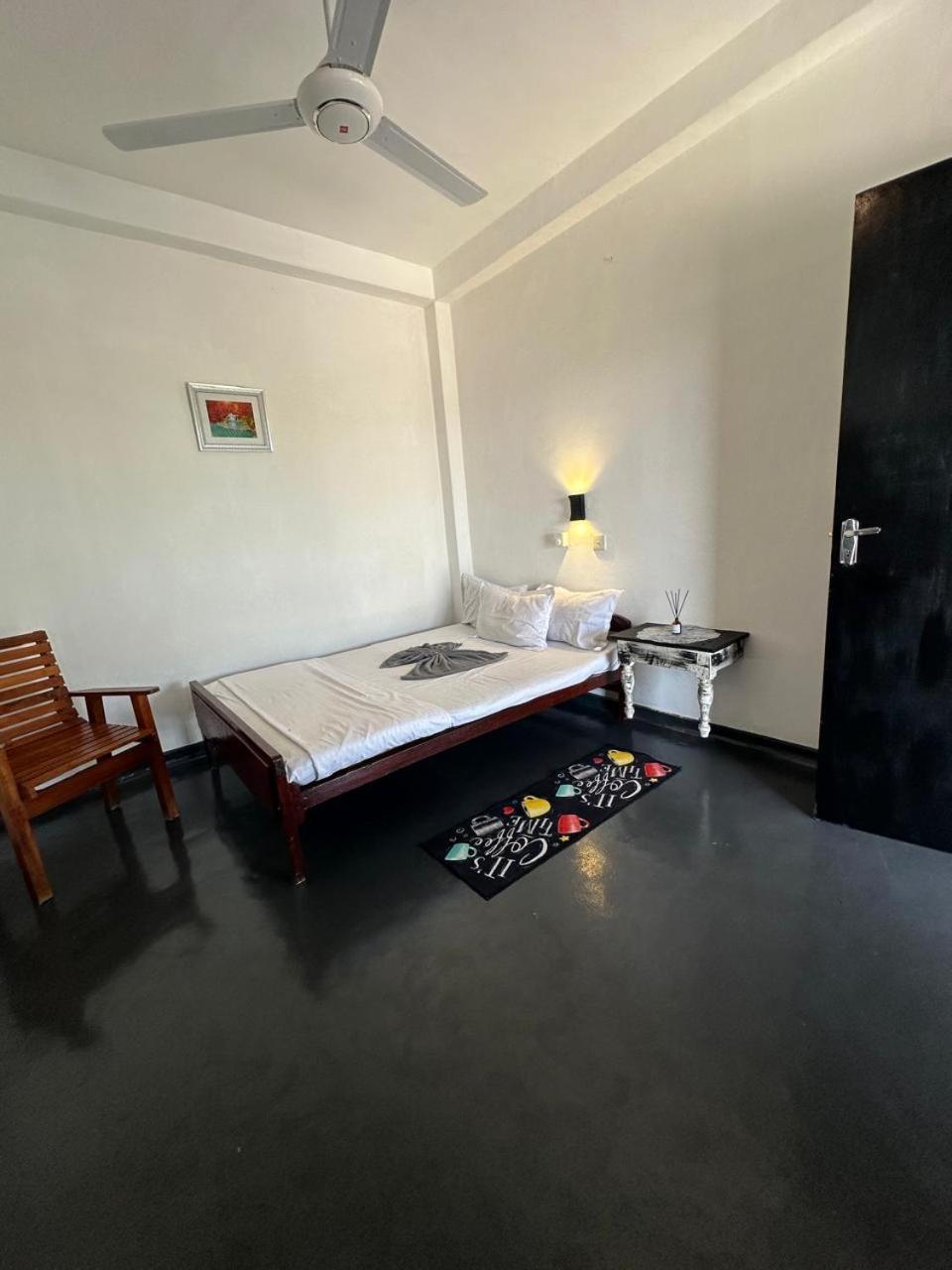 White Hill Hotel Унаватуна Екстериор снимка